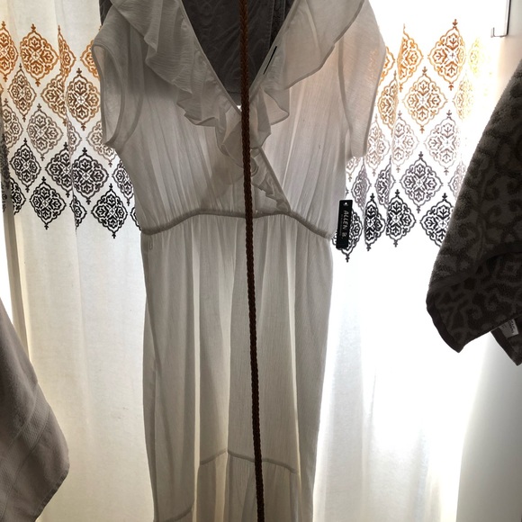 White dress with belt (NEW) - Picture 3 of 4